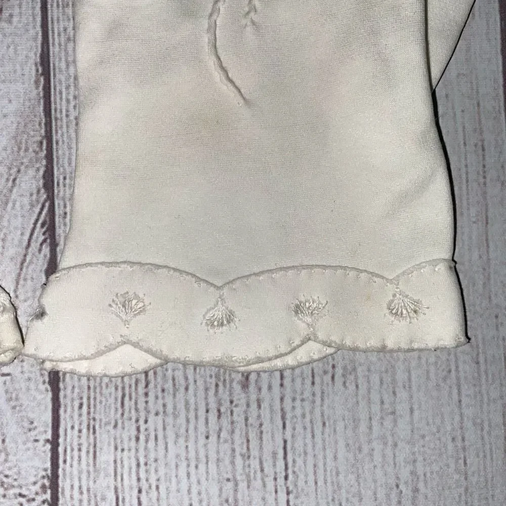 Vintage scallop edge embroidered white gloves  XS/small women
